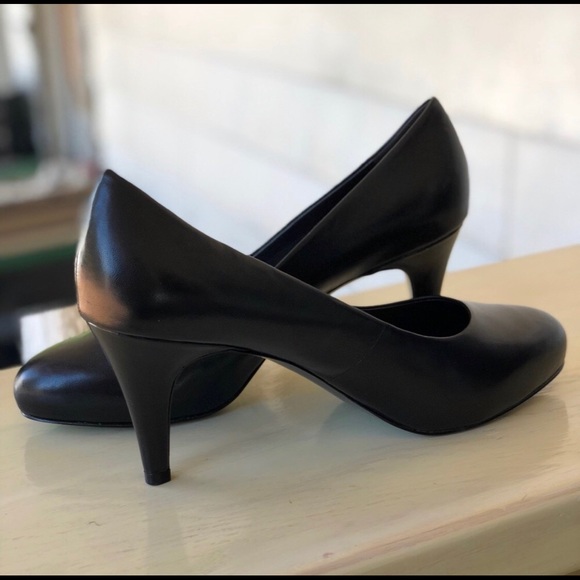 Tahari Shoes - Black Tahari high heels